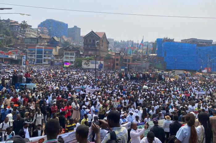 Abaturiye umujyi wa Bukavu bigaragambije basaba ko AFC/M23 idatererana umujyi wa Uvira