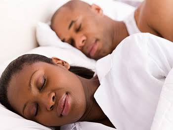 Reba hano ibintu 5 by’ingenzi ukwiye kwirinda gukora nyuma yo gutera akabariro