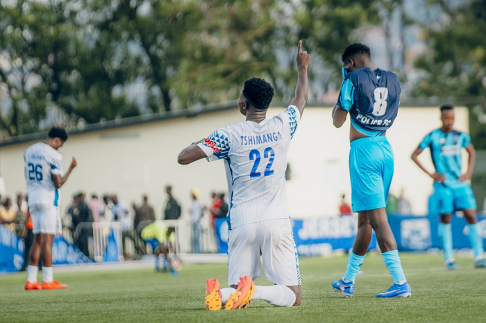 Abakinnyi ba Rayon Sports baraye mu byishimo nyuma yo kwicuma bagafata umwanya wa gatanu ku rutonde rwa Shampiyona