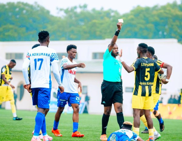 Umusifuzi Uwikunda Samuel arashinjwa guhengamira ku ruhande rwa Rayon Sports agatuma itsinda Mukura VS