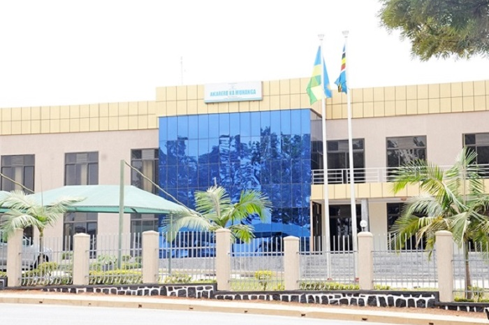 Inkuru ibabaje i Muhanga! Umugore utwite yapfiriye mu isoko nyuma yo kugongwa n’imodoka yari iparitse