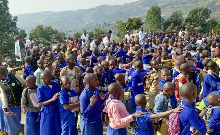 Impinduka zikomeye mu burezi! Abarimu b’amashuri abanza bagiye kongererwa ibisabwa