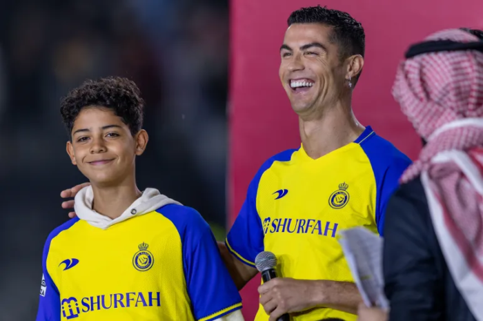 Amateka atangaje! Ronaldo ashobora gusangira ikibuga n’umuhungu we mu mwaka utaha