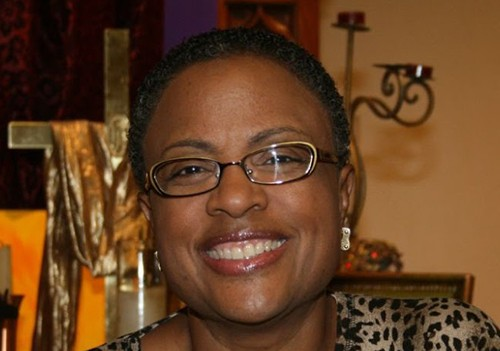 Bishop Yvette ushyigikiye abaryamana bahuje igitsina yavuze ko Bibiliya itakijyanye n’igihe ikaba ikeneye isezerano rya 3