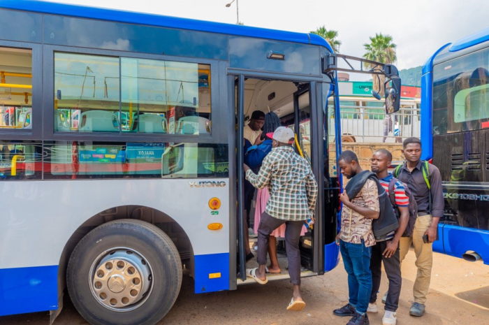 Impinduka ikomeye i Kigali! Abafite imodoka bagiye kujya baziparika bakagenda muri bisi